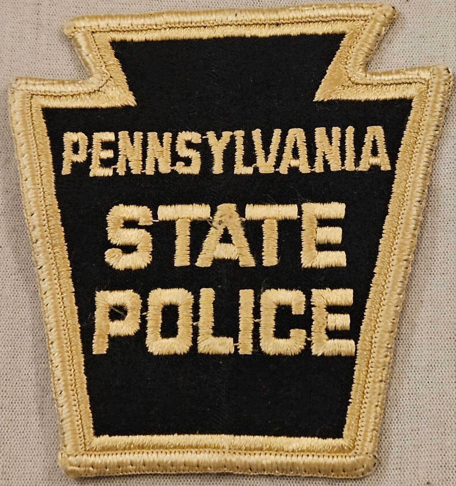 Emblème de la police de l'État de Pennsylvanie
C'est e, Collections, Broches, Pins & Badges, Enlèvement ou Envoi