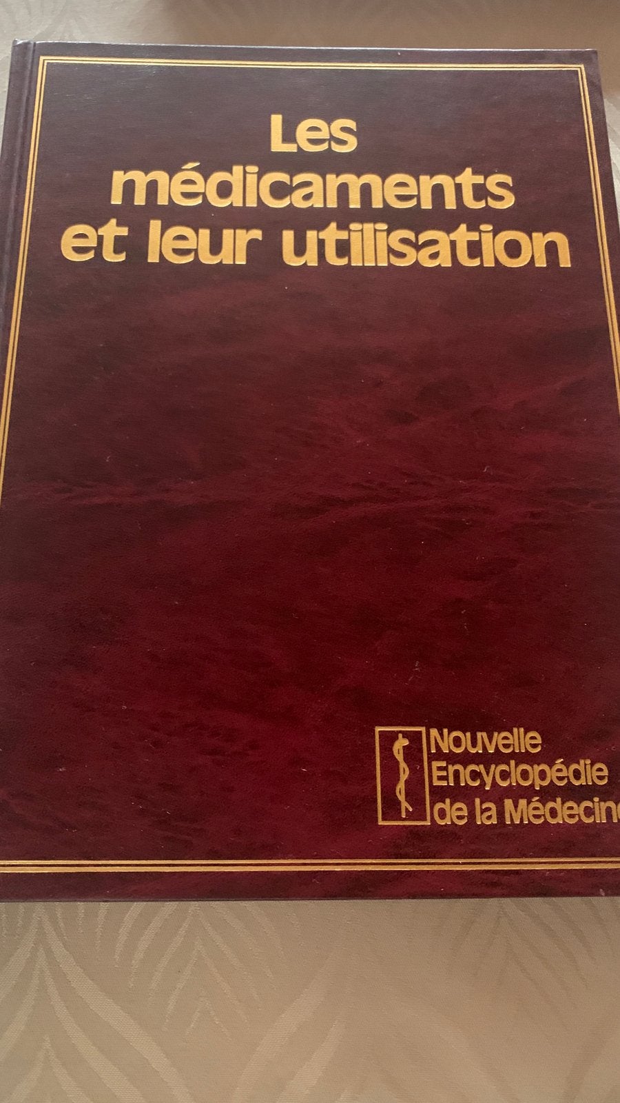 Livre sur les médicaments, Enlèvement ou Envoi, Comme neuf, Médecine, Tome à part