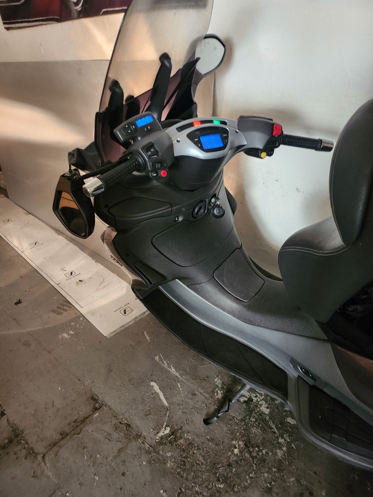 PIAGGIO 500CC 9500KM SCOOTER, Motoren, Motoren | Piaggio, Scooter, Occasion, Motorrijbewijs A, Cruise Control
