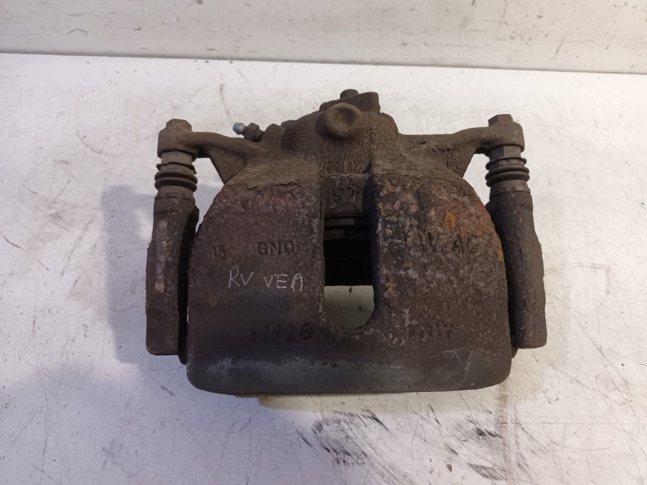 Remklauw rechts voor Volkswagen Golf, Onderdelen@venauto.nl, Van der Ven Autorecycling B.V., Ettenseweg 76, 4706 PB Roosendaal, The Netherlands