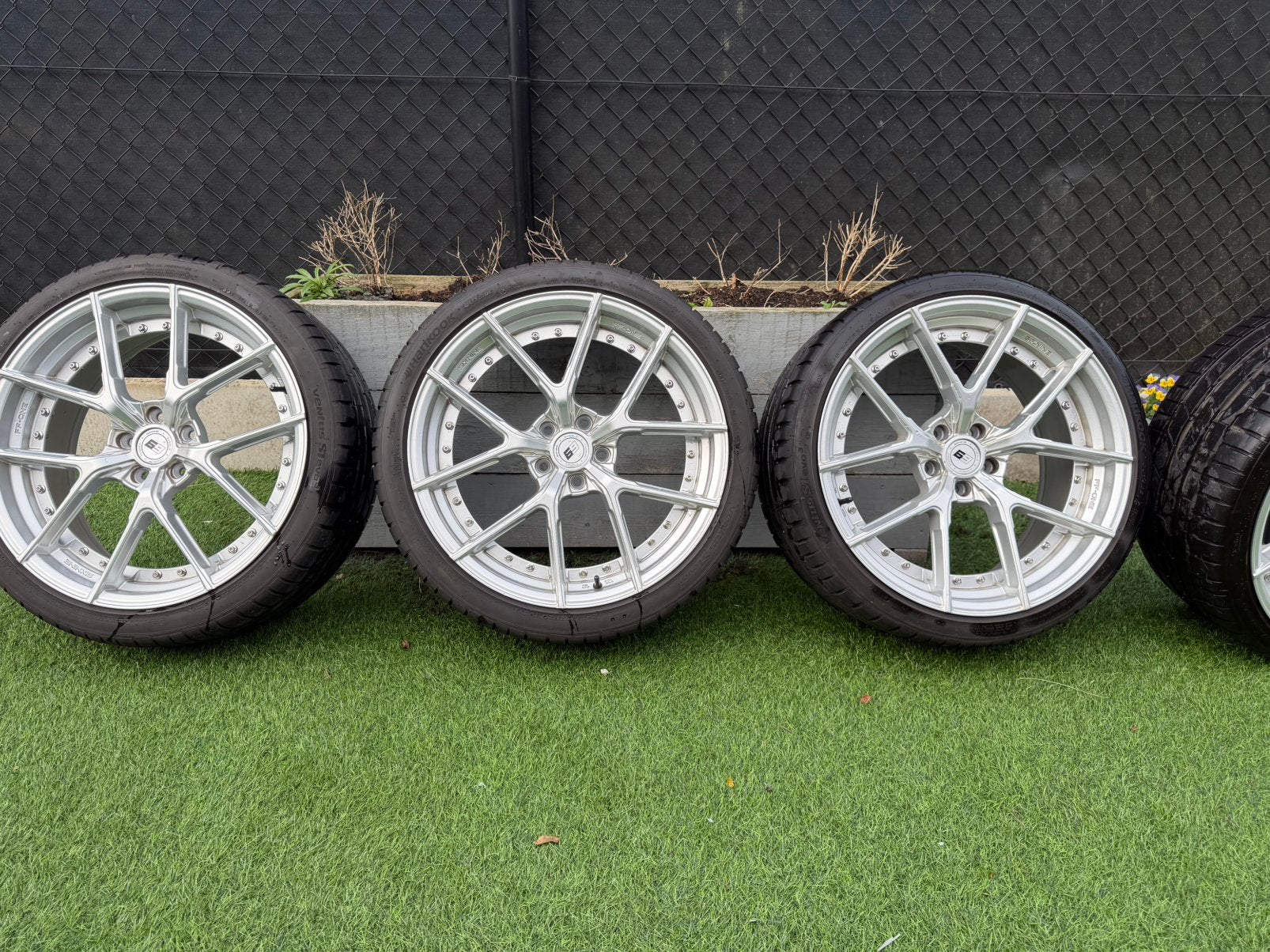 Six à neuf roues sur une de 20 pouces, Enlèvement, 20 pouces, Pneu(s)