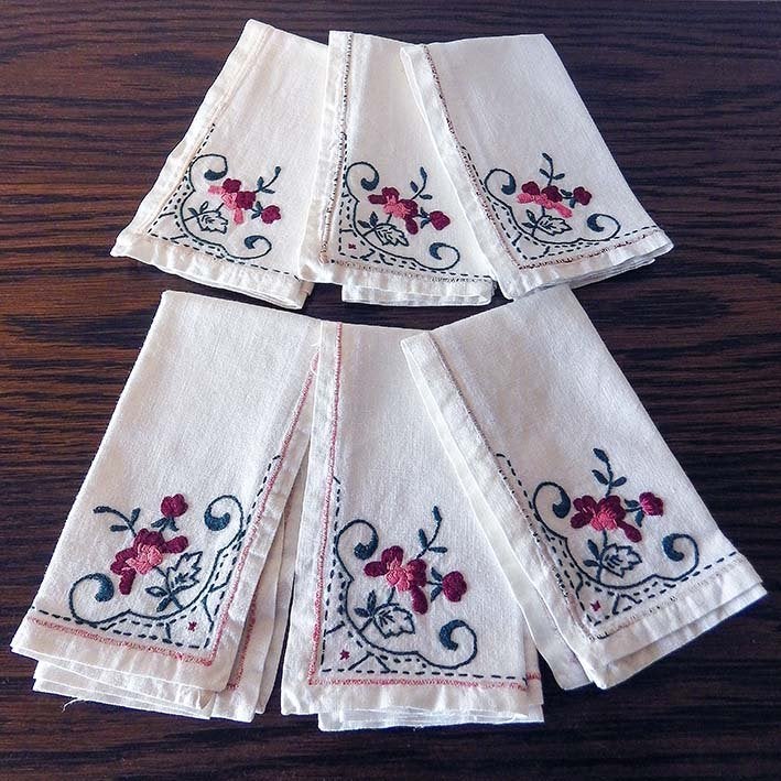 Vintage Geborduurd Tafelkleed met Servettenset, Huis en Inrichting, Ophalen, Vierkant, Zo goed als nieuw, Wit