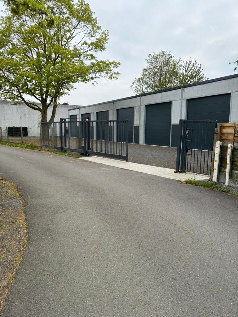 Garage 60 m2 à louer