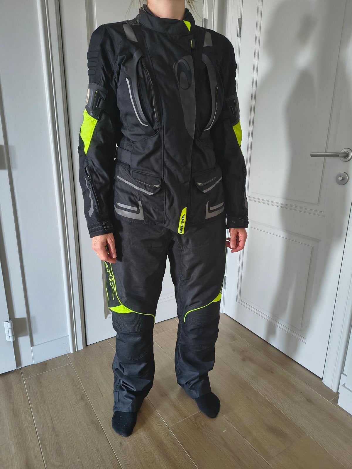 Motorkledij 2 sets (broek + vest), Motos, Vêtements | Vêtements de moto, Combinaison, Femmes, Hommes, Seconde main, Enlèvement
