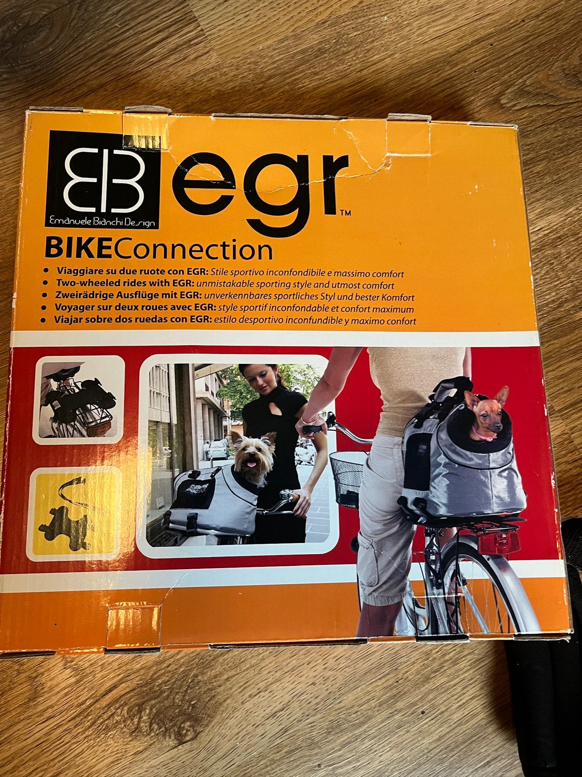 Honden draagtas ook voor op fiets, Ophalen