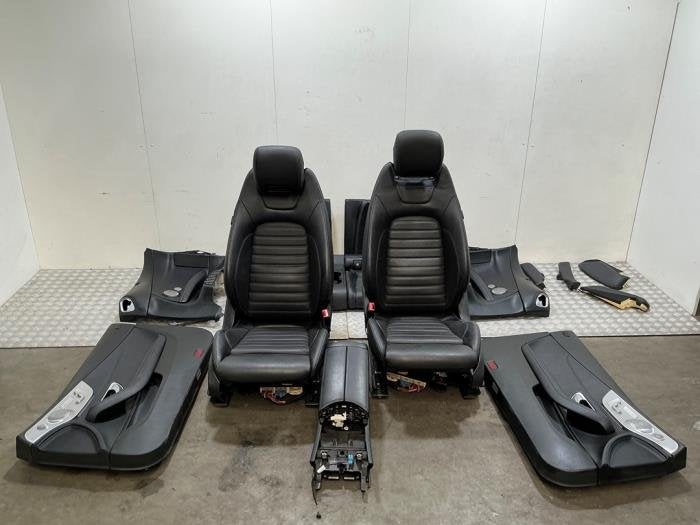 Kit revêtement (complet) d'un Mercedes C-Klasse (C-Klasse 1, Utilisé, -, -, Enlèvement ou Envoi