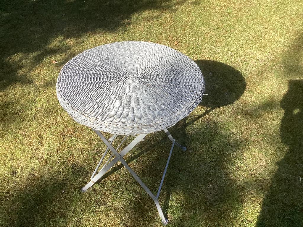 Leuk bijzettafeltje met rieten blad, Tuin en Terras, Ophalen, Gebruikt, Rond, Metaal