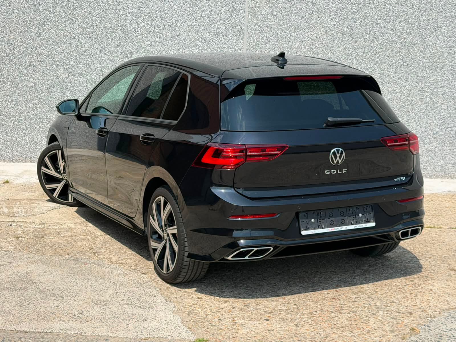 Volkswagen Golf 8 1.5 TSI Essence *R Line* 50000km Garantie, Auto's, Volkswagen, Automaat, Alcantara, Zwart, Bedrijf