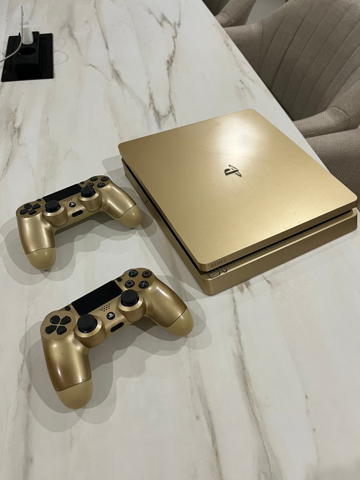 Ps4 slim edition Gold, Consoles de jeu & Jeux vidéo, Enlèvement, Comme neuf