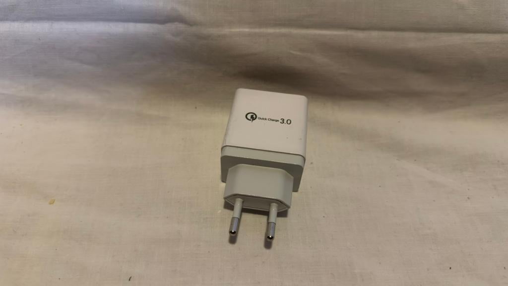 Travel Charger Adapter! 4 USB-A Poorten! 1 Fast Charger!, Enlèvement ou Envoi, Neuf, Autres marques