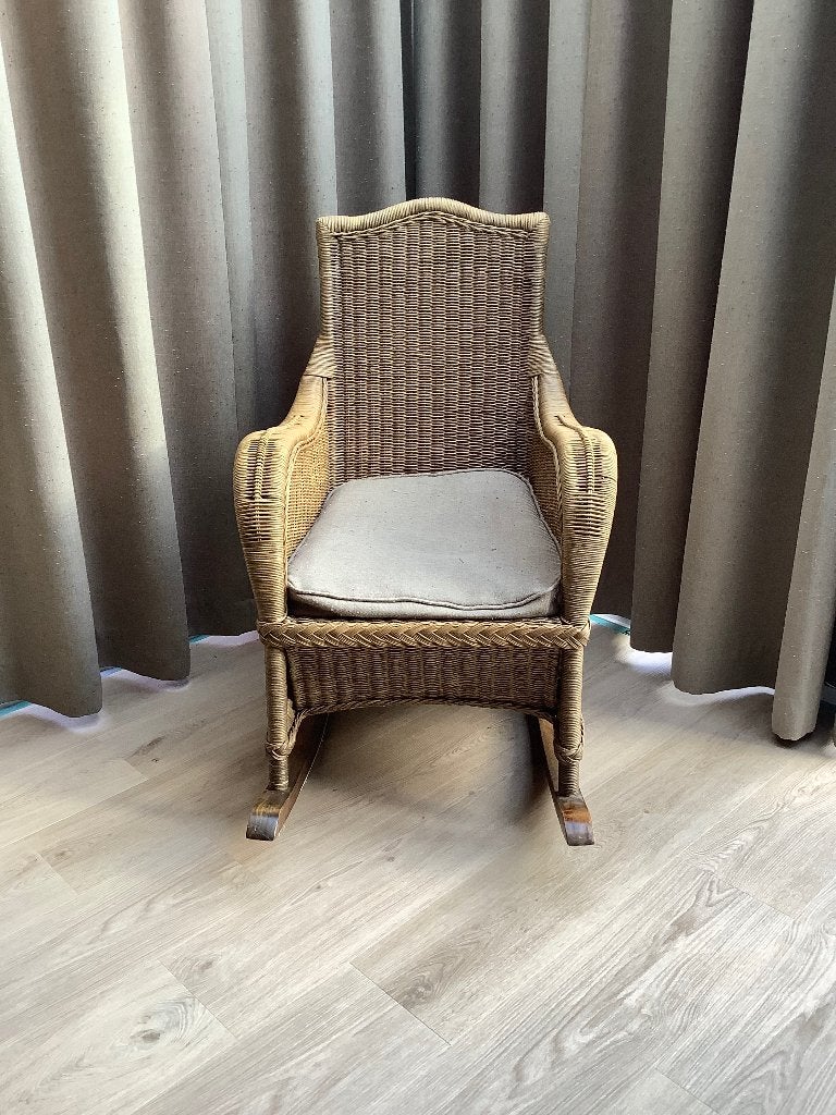 Schommelstoel, Ophalen, Zo goed als nieuw, Riet of Rotan, Rotan