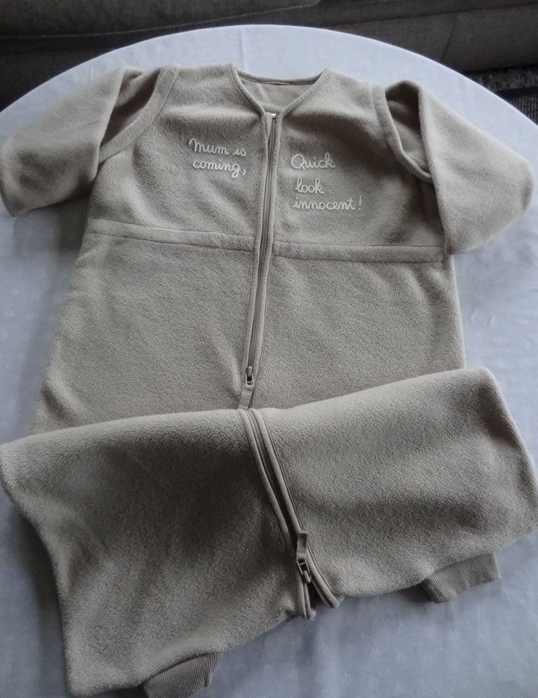 Beige slaapzak 90 cm – Mom is coming, Kinderen en Baby's, Ophalen of Verzenden, Zo goed als nieuw, 85 cm, Beige
