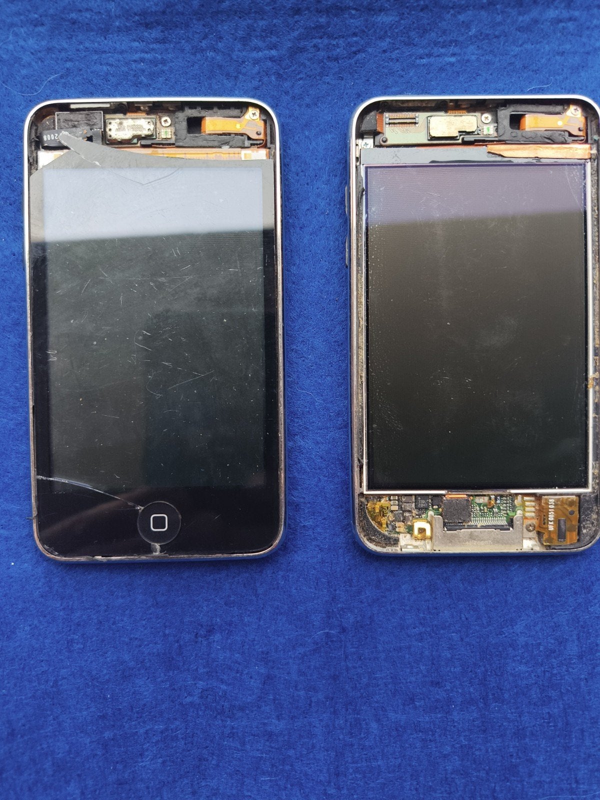 2 iPod Touch 2G 8 Go + 16 Go d'écran défectueux, TV, Hi-fi & Vidéo, Lecteurs Mp3 | Apple iPod, Enlèvement ou Envoi, Touch, Argent