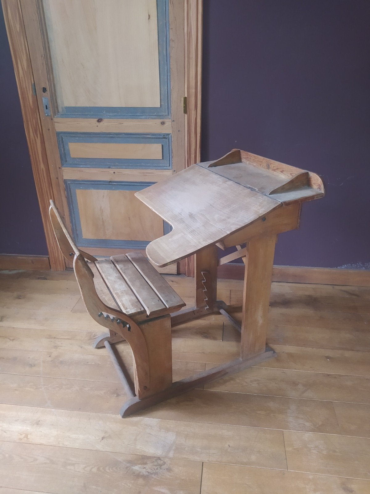 Banc d'écolier ancien, Enlèvement
