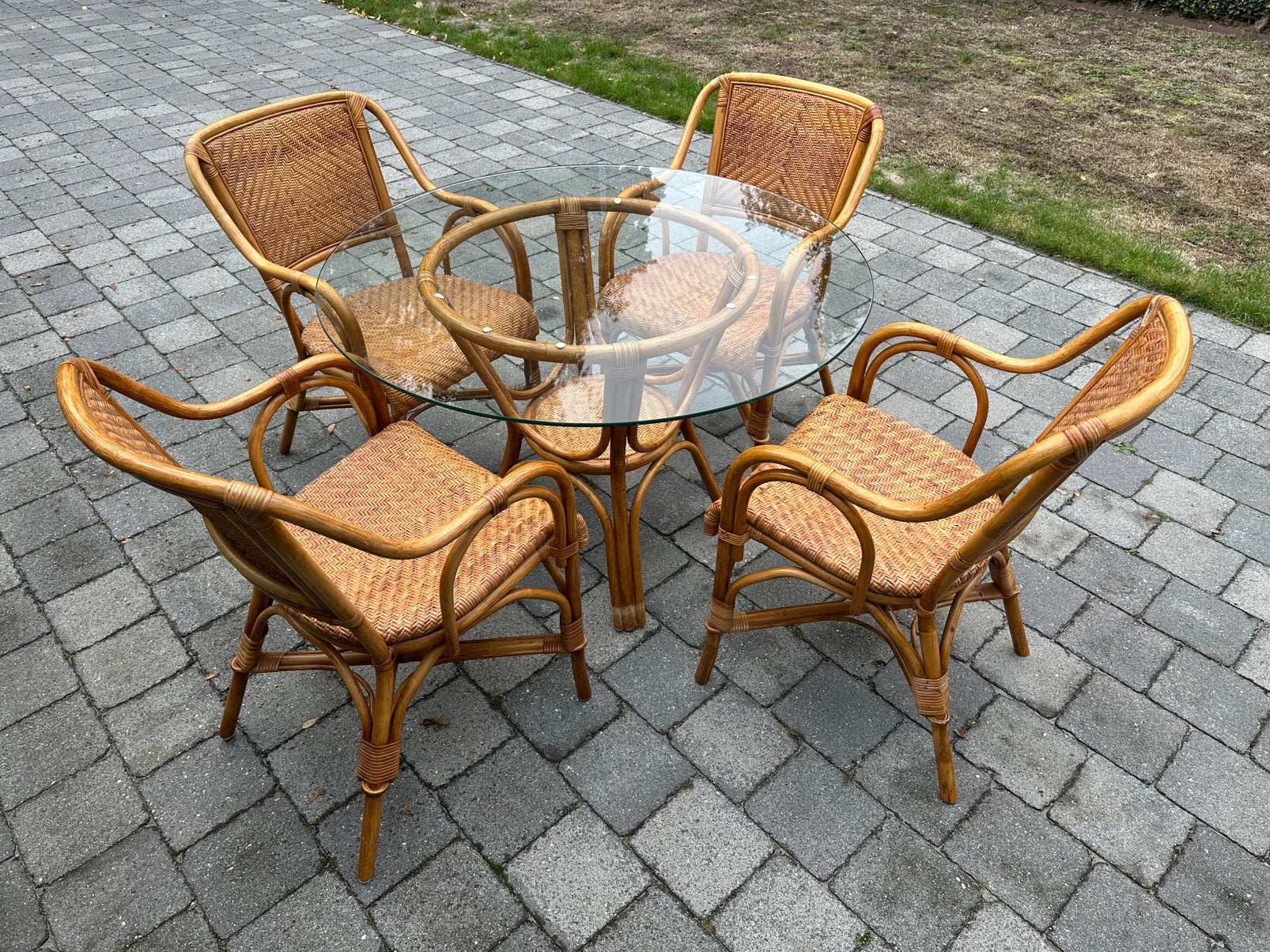 Vintage rotan eetset: ronde tafel (Ø105 cm) + 4 stoelen, Huis en Inrichting, Ophalen, Gebruikt, Bruin, Riet of Rotan