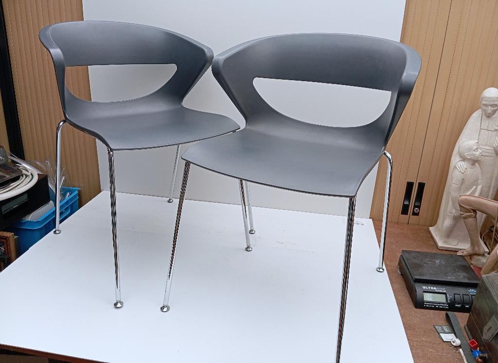 2 CHAISES DESIGN KICCA BY KASTEL ITALY, Maison & Meubles, Chaises, Utilisé, Deux, Synthétique, Métal, Gris, Enlèvement