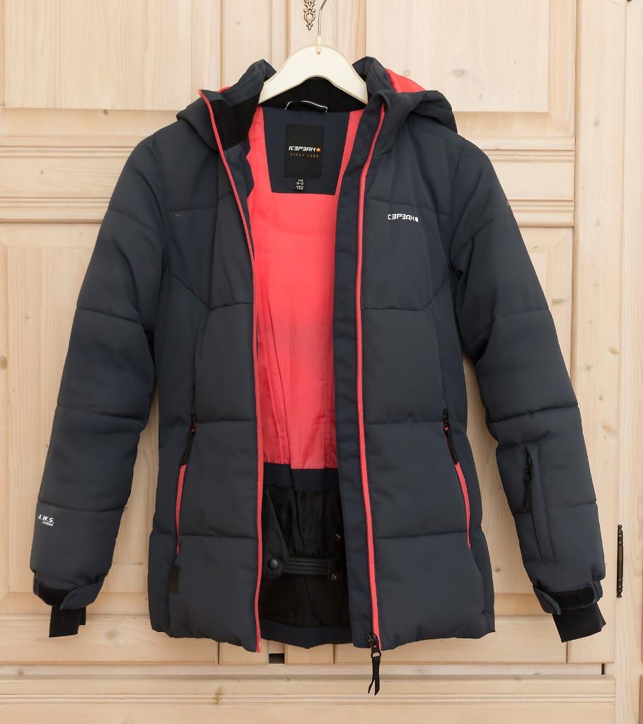 Donkerblauwe winterjas van Icepeak, maat 152, Kinderen en Baby's, Kinderkleding | Maat 152, Meisje, Ophalen of Verzenden, Zo goed als nieuw