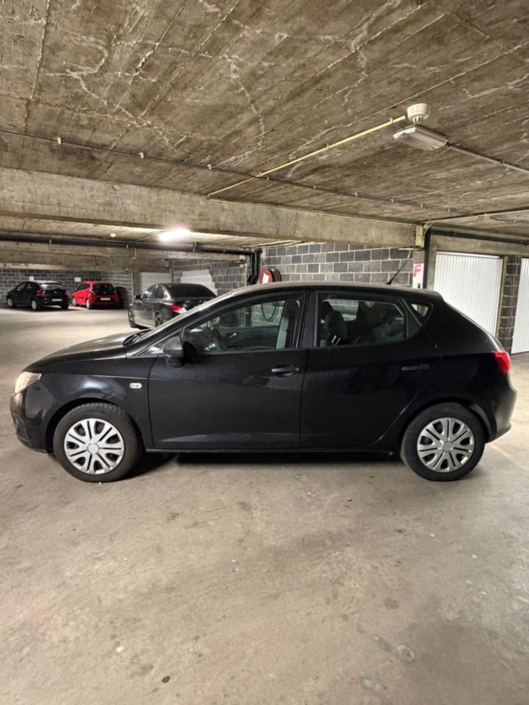 Seat Ibiza 2010 Essence CT OK 2027 Très bon état, Auto's, Seat, Ibiza, Handgeschakeld, Particulier, Te koop