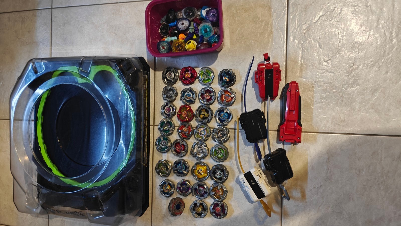 Beyblades x + stadium, Hobby en Vrije tijd, Overige Hobby en Vrije tijd, Ophalen