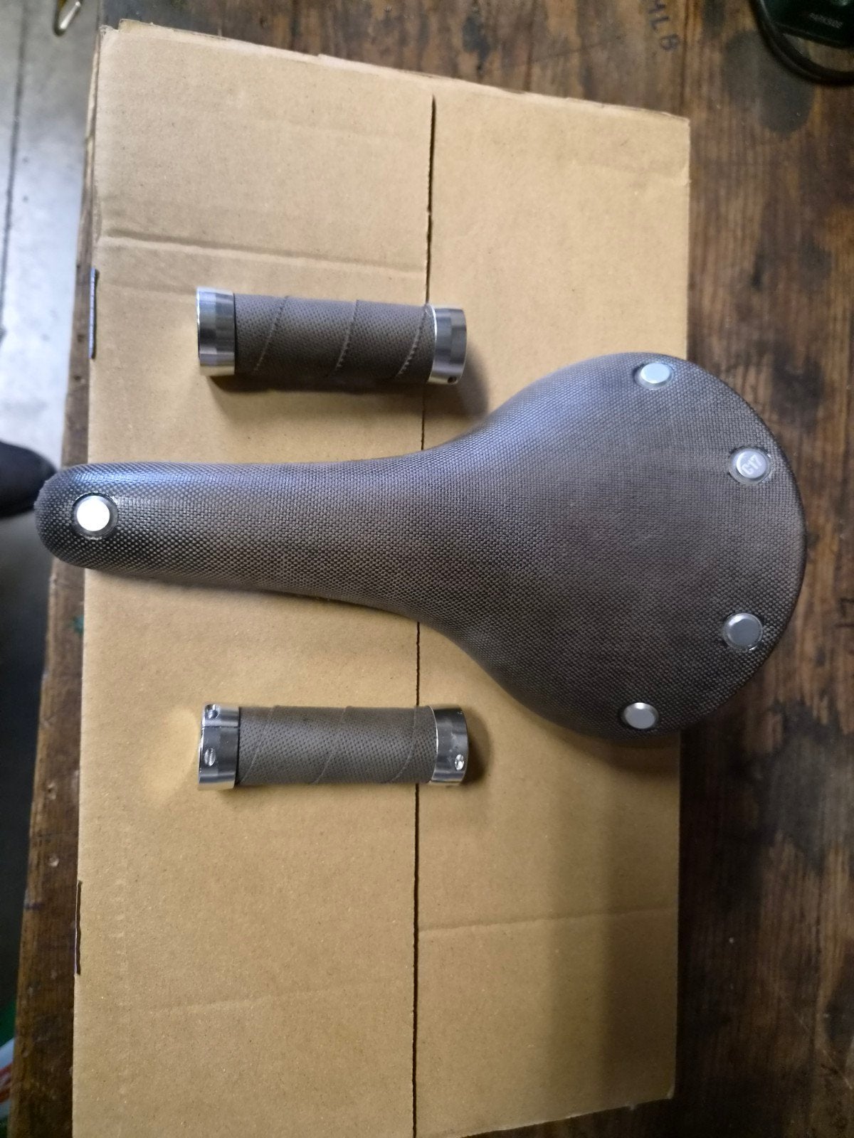 brooks c19 zadel en handvaten, Vélos & Vélomoteurs, Enlèvement, Selle