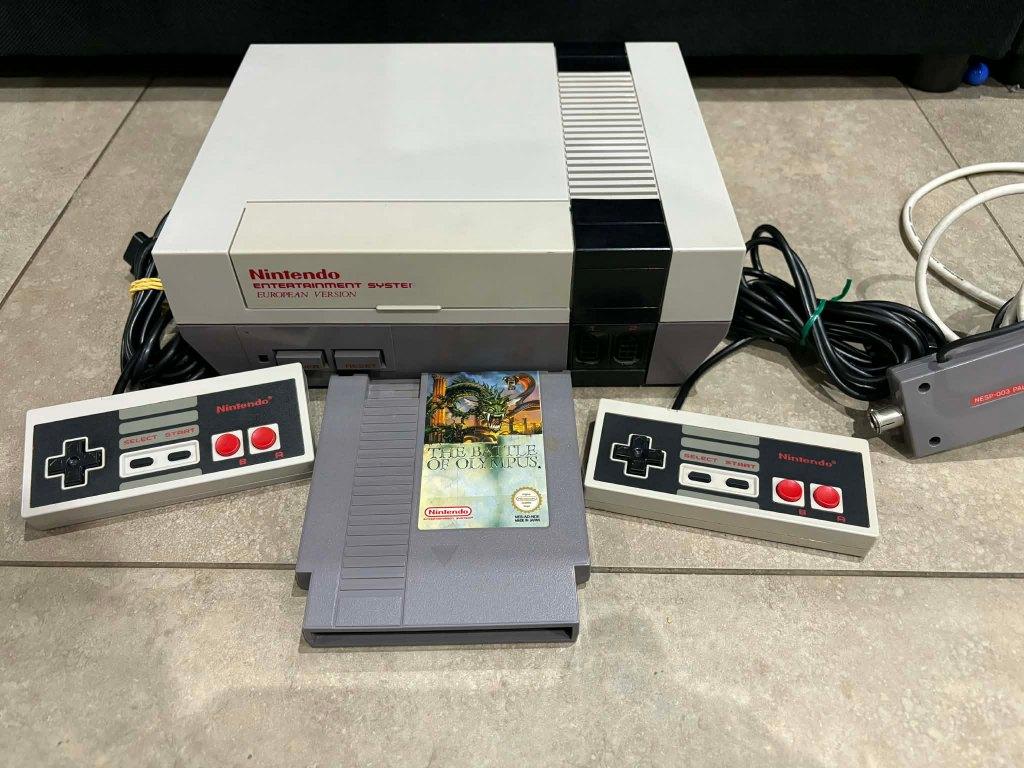 Nintendo +1 jeux, Consoles de jeu & Jeux vidéo, Consoles de jeu | Nintendo NES, Enlèvement, Comme neuf