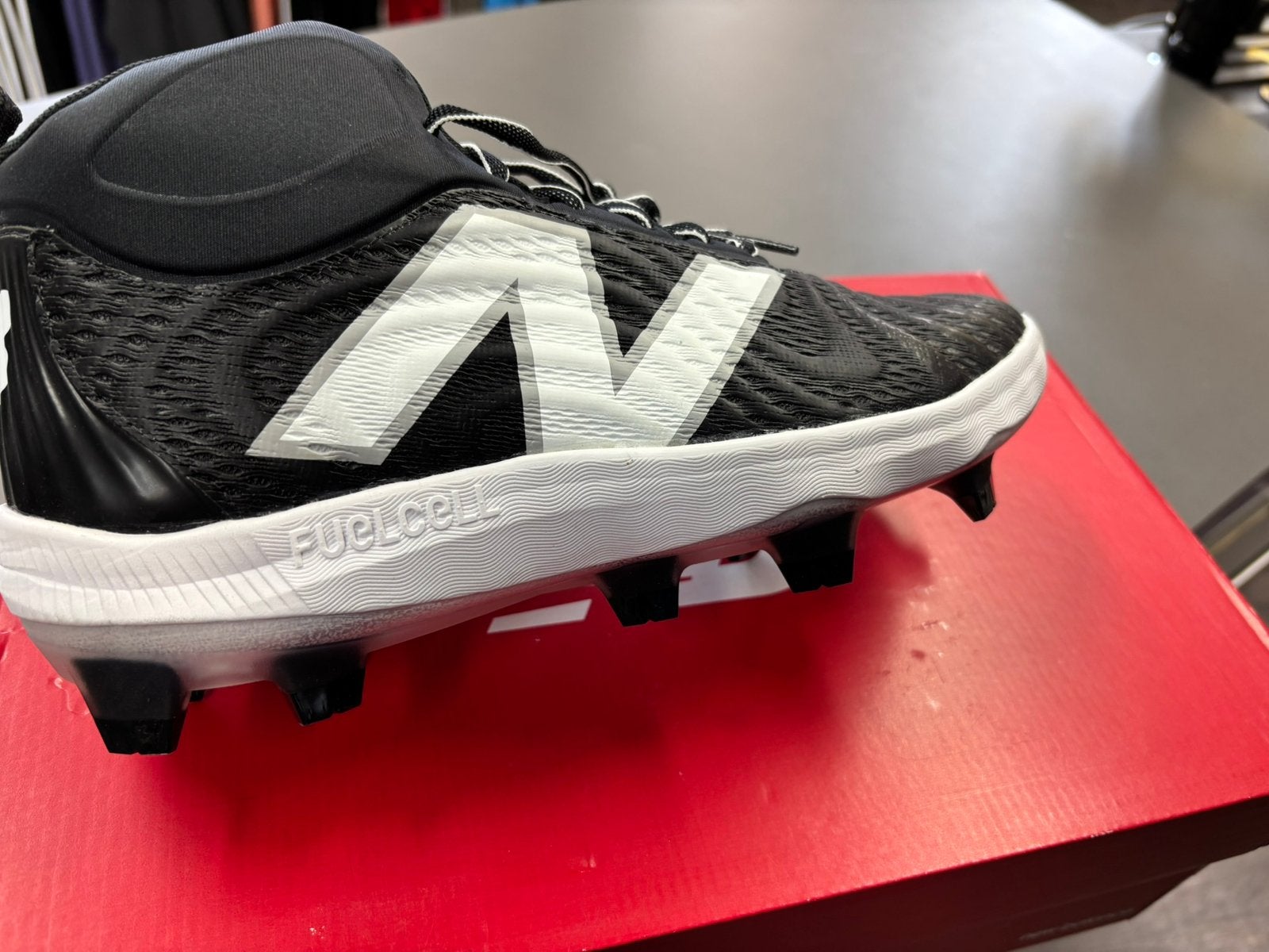 New Balance outdoor softbal svhorn, Sports & Fitness, Baseball & Softball, Enlèvement, Neuf, Softbal, Chaussures