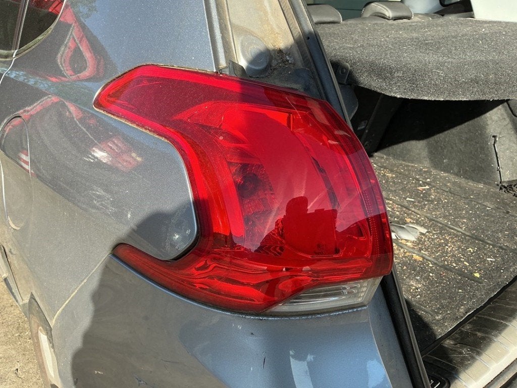 FEU ARRIÈRE GAUCHE Peugeot 2008 (CU) (|9678074280|), Kontakt-peugeot@peugeot.com, Utilisé, Peugeot Deutschland GmbH, Bahnhofsplatz
65423  Rüsselsheim, DE