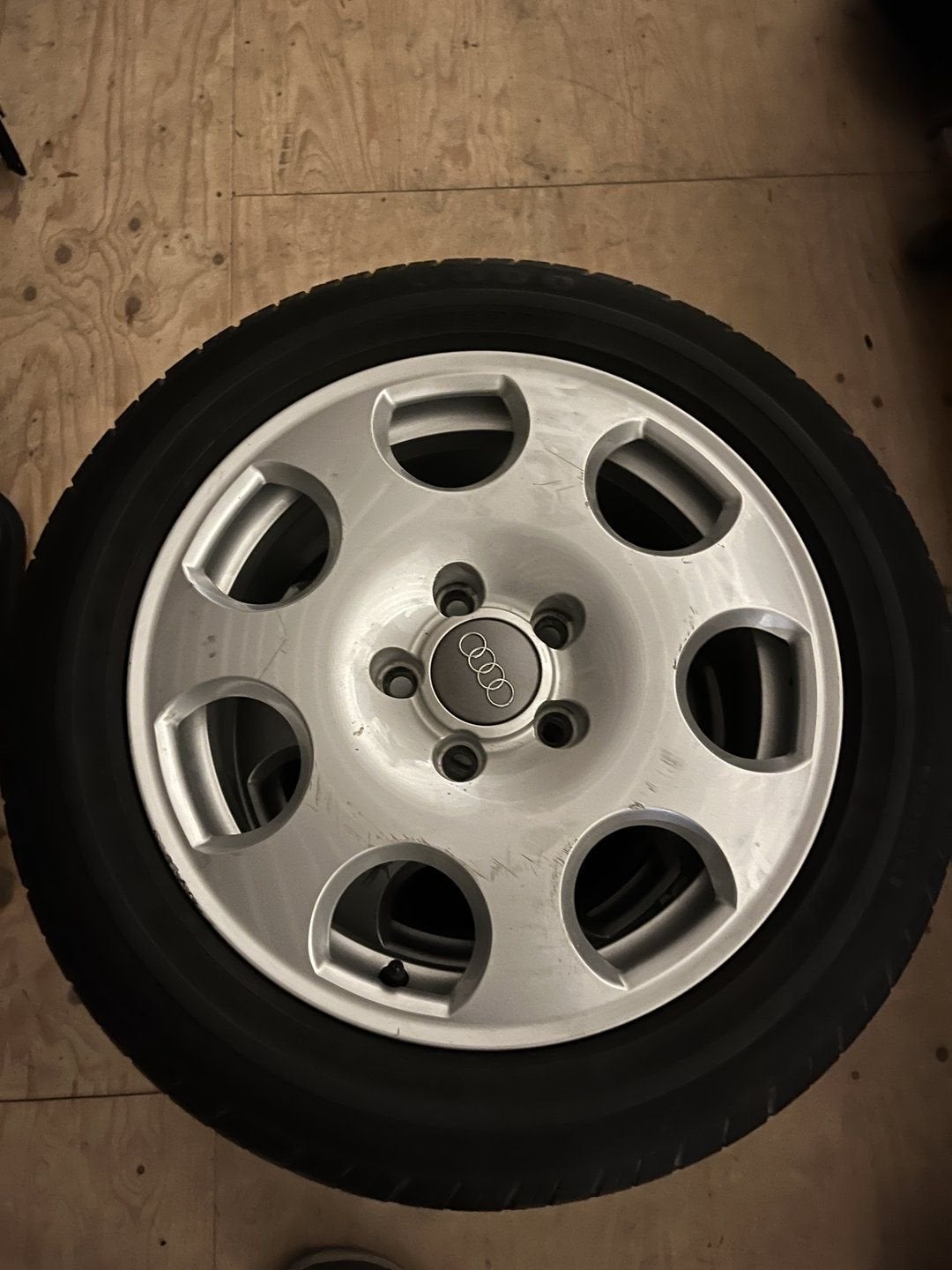 3x Audi A3 velgen + banden Pirreli 205-55-16  3,5mm, Auto-onderdelen, Banden en Velgen, Ophalen, Gebruikt, -, Banden en Velgen