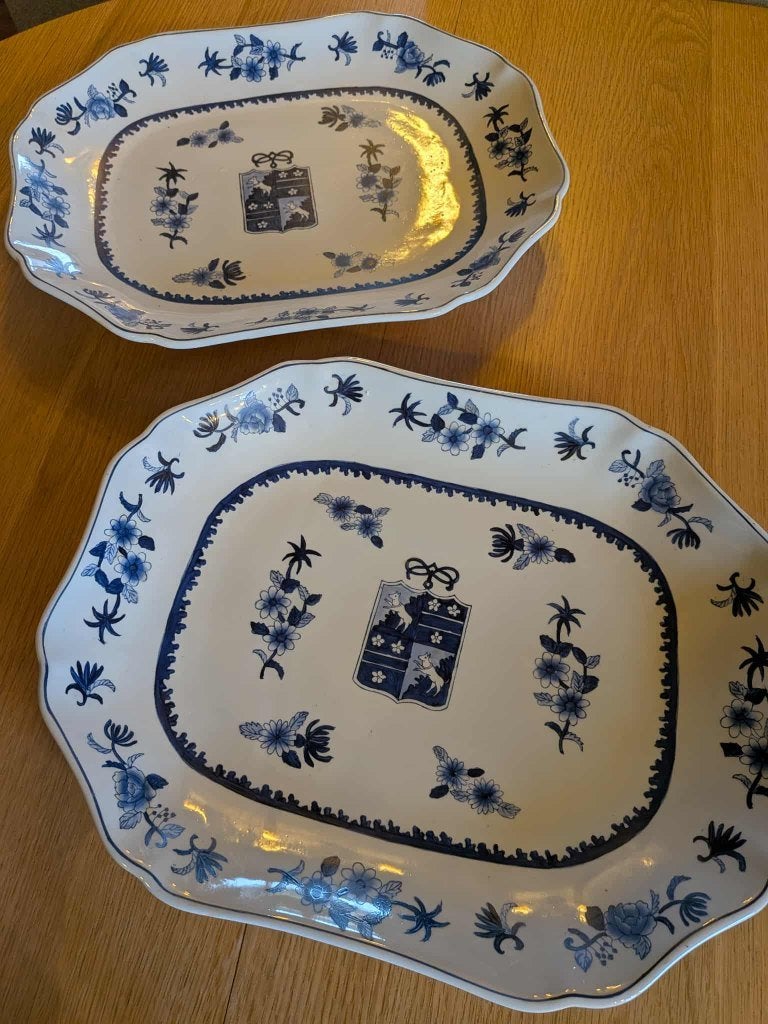 Lot de 2 plats de service en porcelaine de Delft, Enlèvement