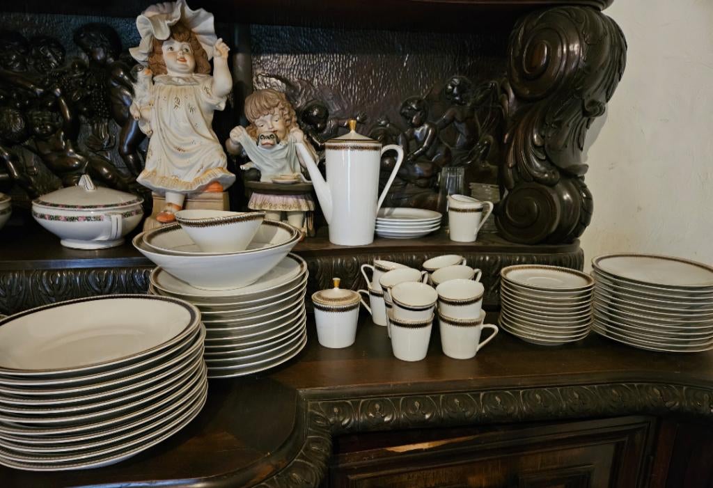 Biscuit , service , schilderij , gordijnen ,gegraveerd glas, Ophalen