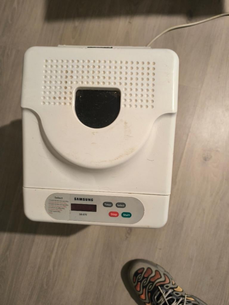 Machine a pain, Electroménager, Plus de 10 programmes, 800 à 1200 grammes de pâte, Enlèvement, Utilisé