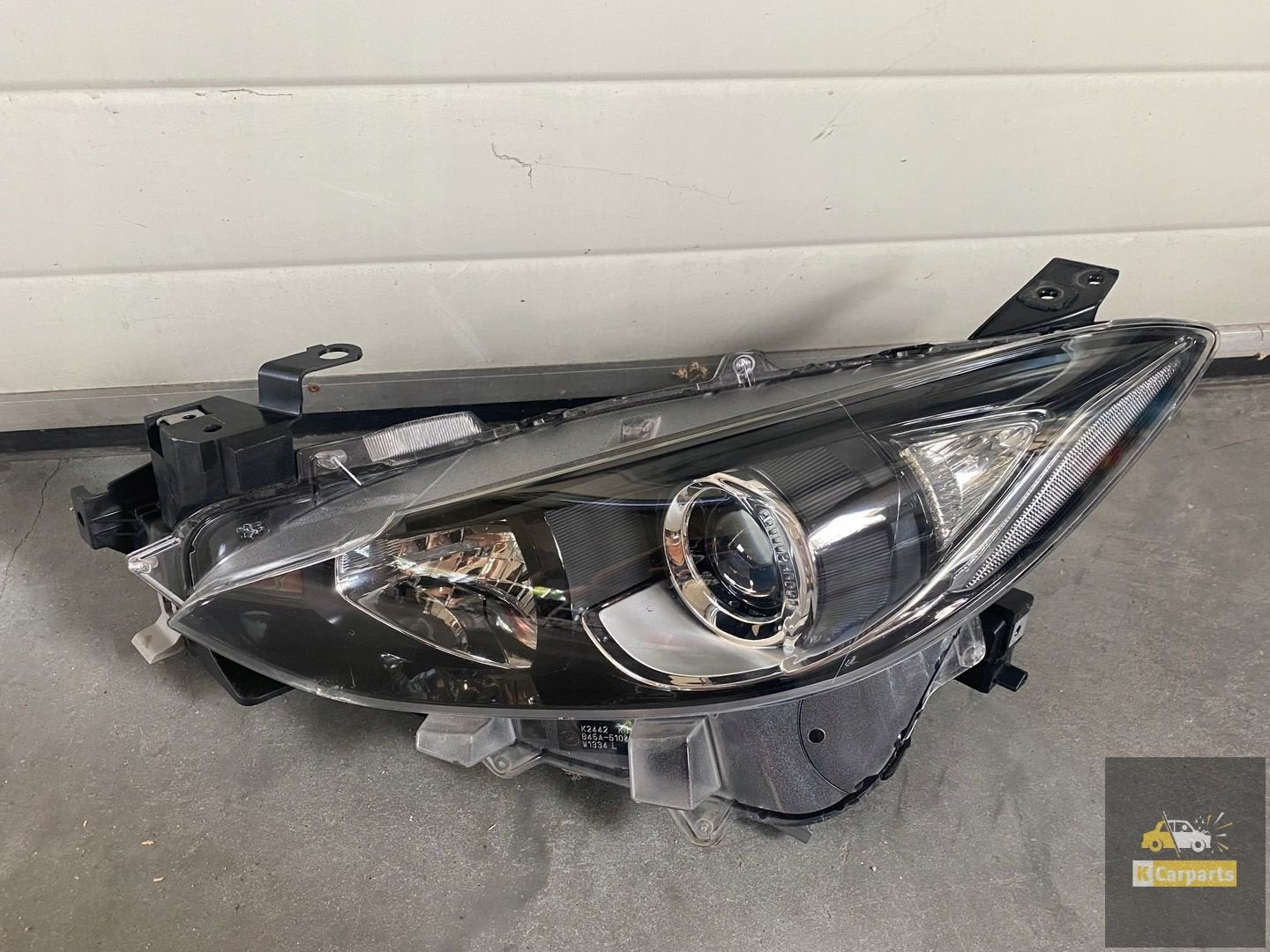 BHR151040, Feu avant gauche Mazda 3 III 2013- Lentille, Shinchi, Fuchu-Cho 3-1
730-8670  Hiroshima, Mazda Motor Corporation, Info@mazda.co.jp