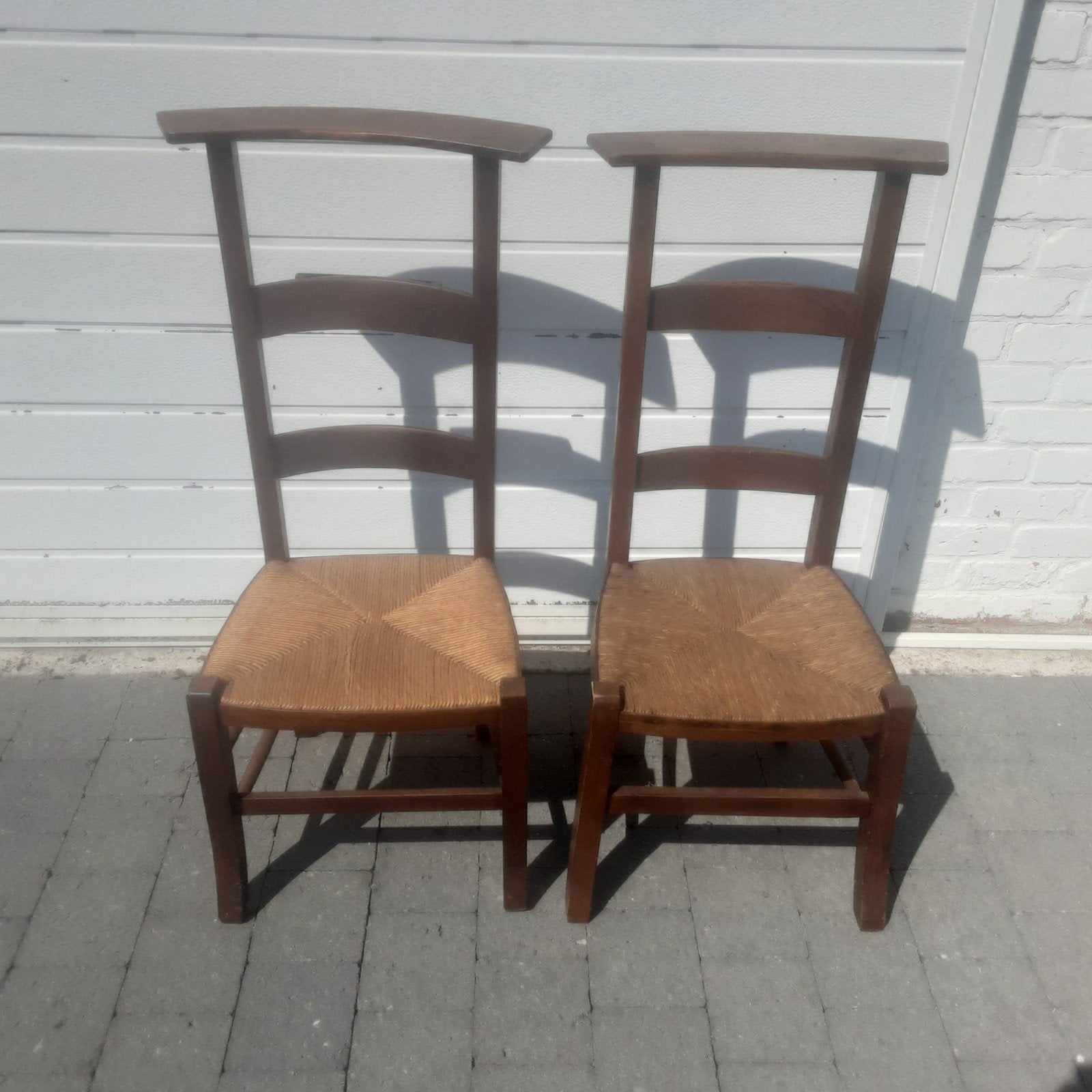 2 oude kerkstoelen, Ophalen