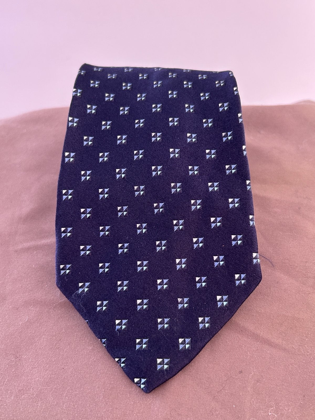 Scabal stropdas geborduurde patronen marineblauwe zijde, Ophalen of Verzenden, Gedragen