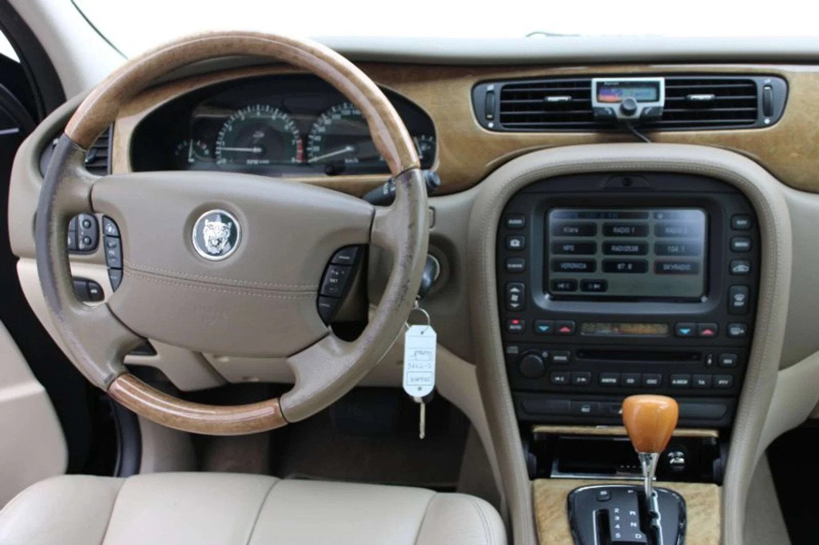 Jaguar S-Type (automatique), Autos, Type S, Achat, https://public.car-pass.be/vhr/166491d9-339e-41a6-b802-16f84c6ce078, Beige