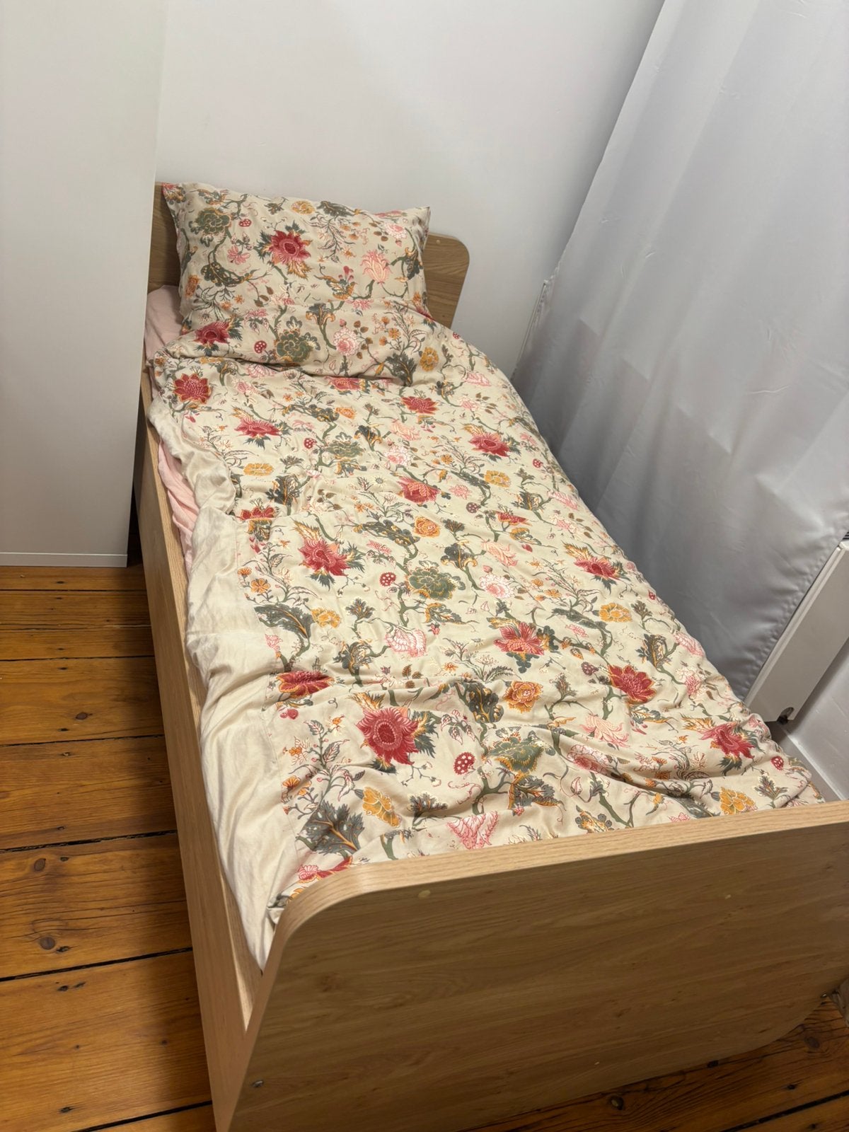 2x een 1 persoons bed, Huis en Inrichting, Slaapkamer | Bedden, Ophalen, Gebruikt, Eenpersoons, Crème
