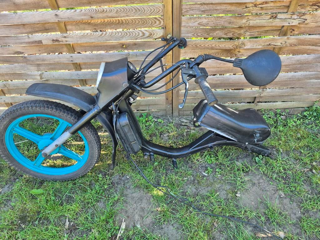 Vespa bravo kader met papieren, Fietsen en Brommers, Ophalen