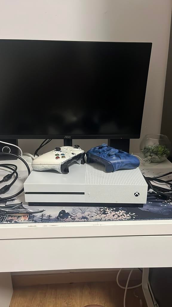 Xbox one s met 2 controllers, Games en Spelcomputers, Ophalen, Zo goed als nieuw, Met 2 controllers, Xbox One