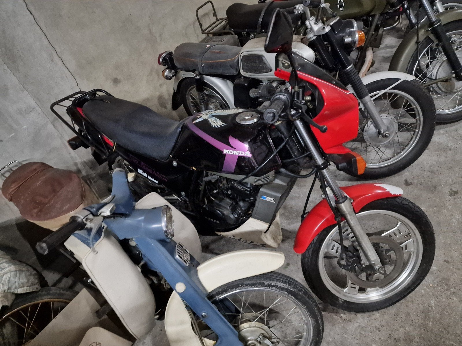 Diverses voitures anciennes Zündapp, Honda, Condor, Beta, Su, Particulier