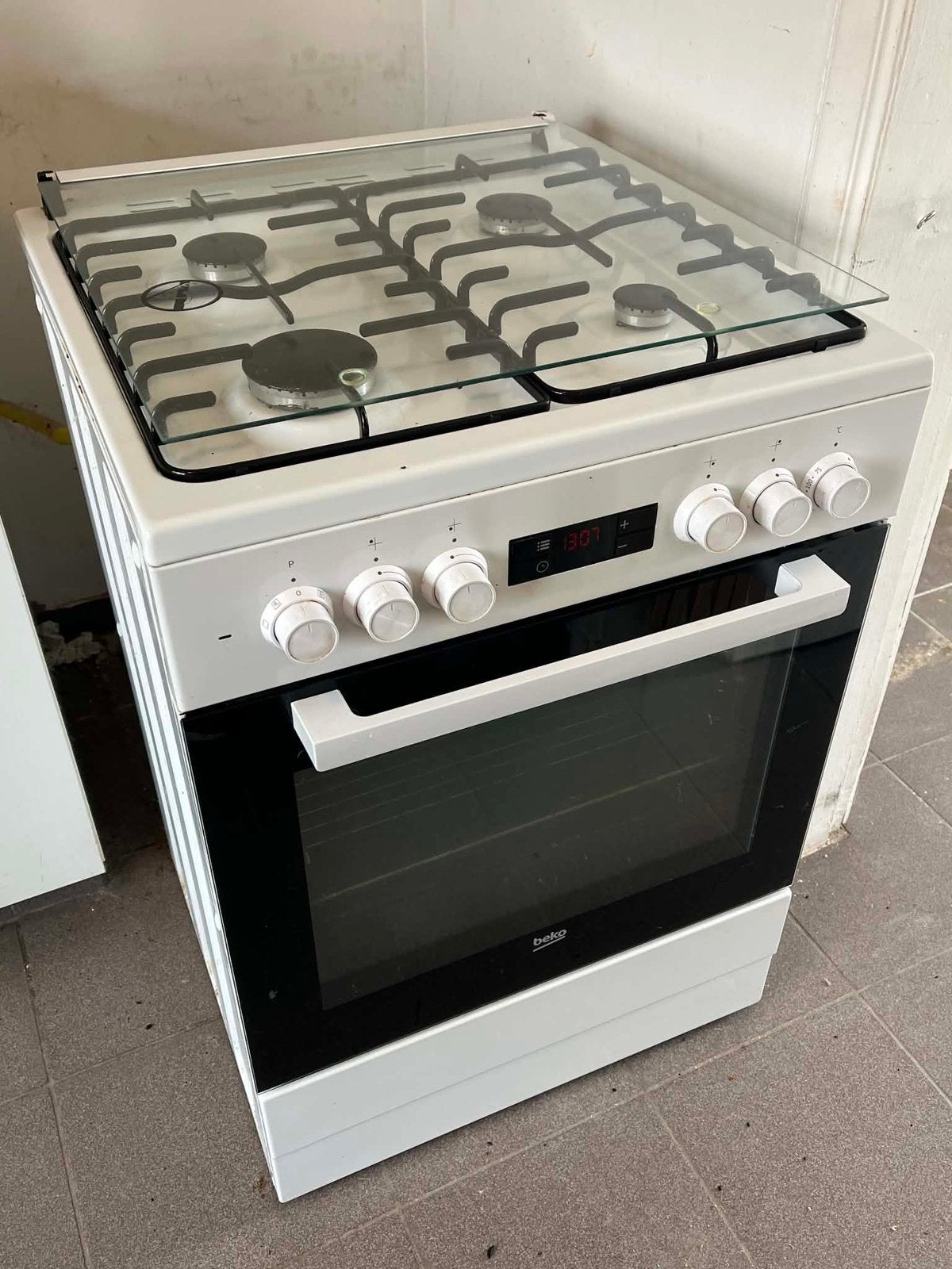 BEKO gasfornuis met oven, Elektronische apparatuur, Ophalen, Zo goed als nieuw, Elektrisch