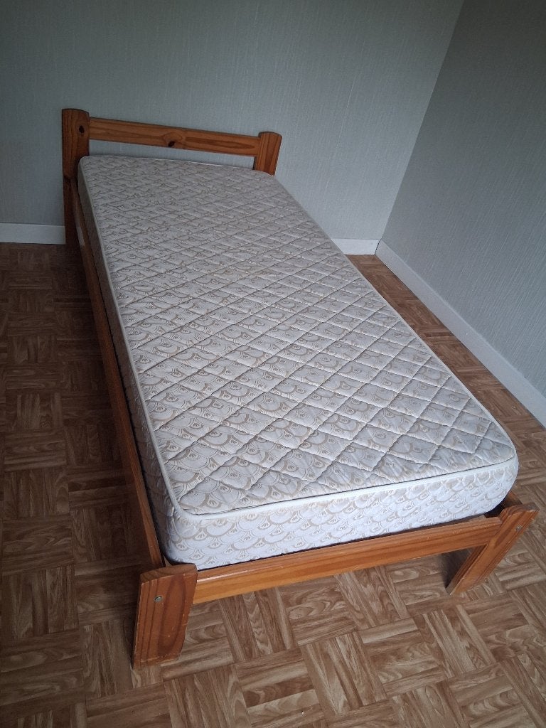 Bed eenpersoons, Huis en Inrichting, Ophalen, Zo goed als nieuw, Eenpersoons