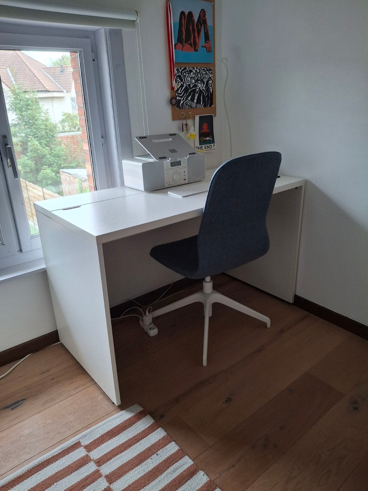 Ikea bureau (voor computers), Huis en Inrichting, Ophalen, 120 cm, Hout, Kabelgoot