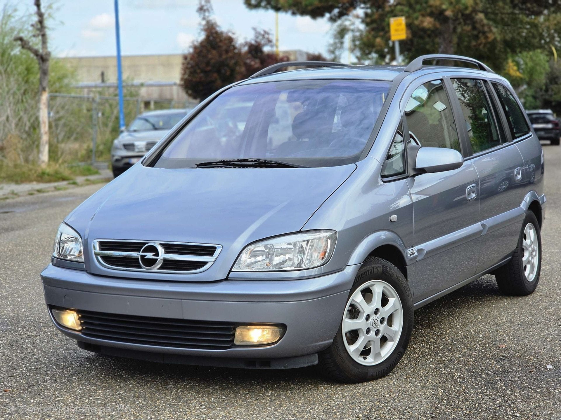 Opel Zafira 2.0 DTi 7 PLACES / 1ER PROPRIÉTAIRE CARNET OPEL, Argent ou Gris, Achat, Entreprise, 7 places