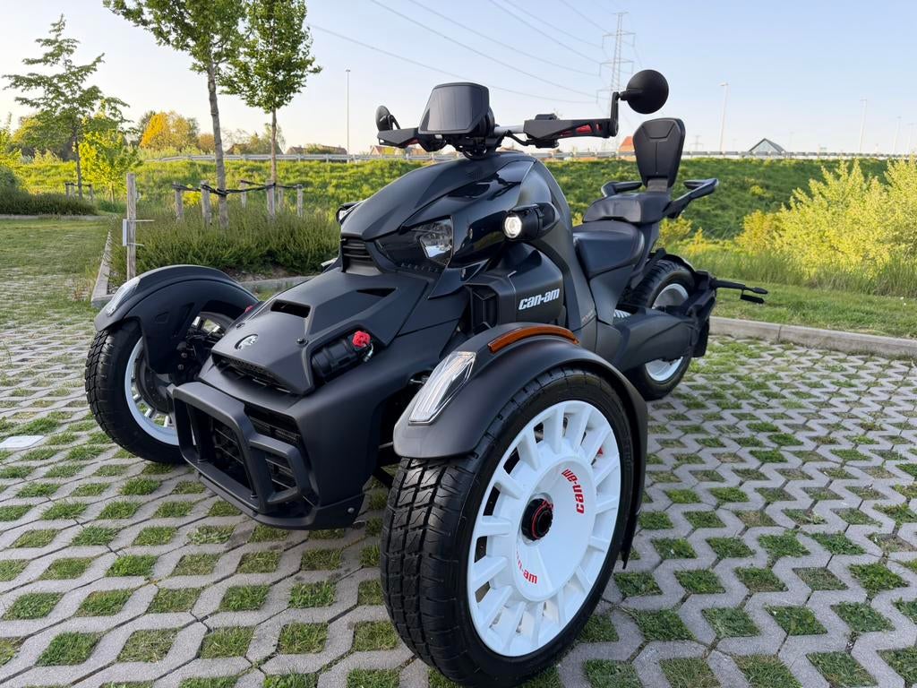 CAN AM RYKER 900 RALLY * 2025 * GARANTIE * 5.500 km CT ok, Motoren, Quads en Trikes, Meer dan 35 kW, 900 cc, 3 cilinders