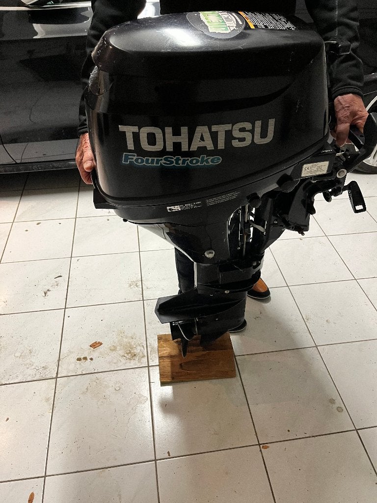 Tohatsu 9.8pk viertakt, Sports nautiques & Bateaux, Moteurs Hors-bord & In-bord, 5 à 10 ch, Comme neuf, Moteur hors-bord, Essence
