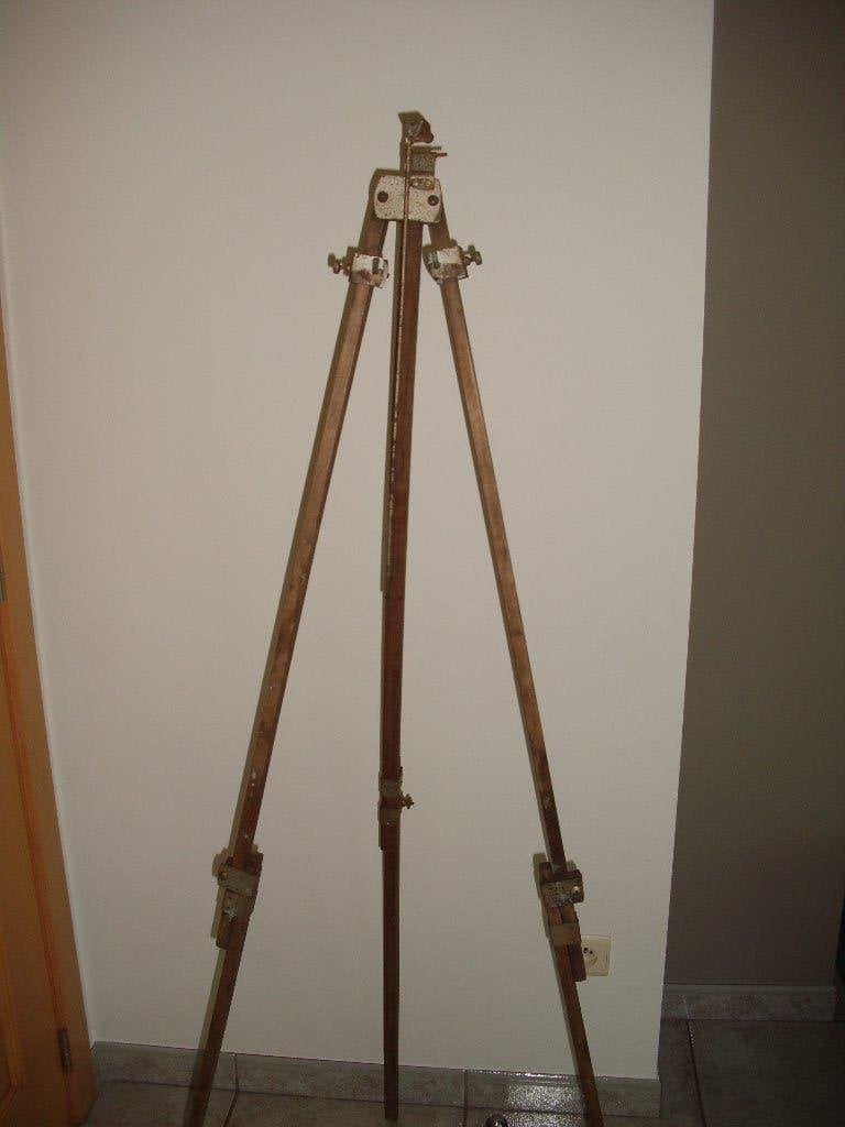 oude houten 3 poot statief, Ophalen