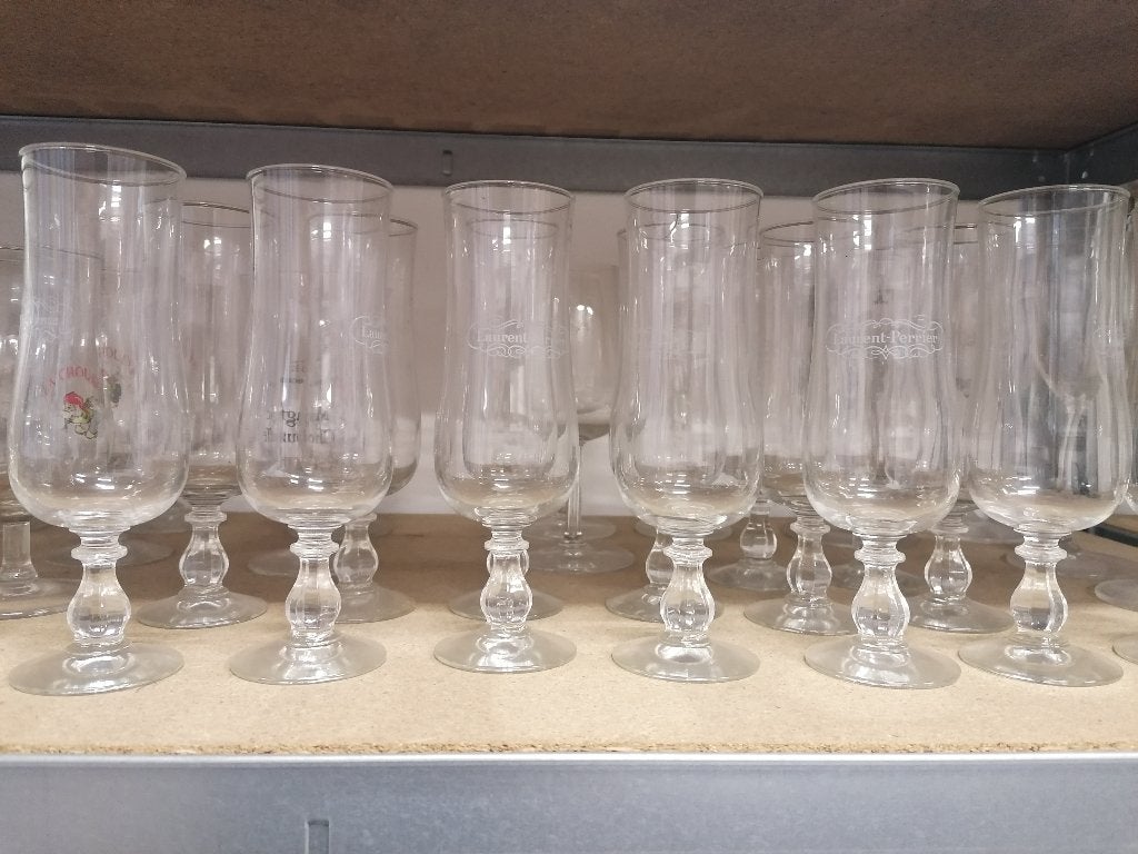 17 chamagne glazen Laurent-Perrier, Enlèvement, Comme neuf, Verres et Verres à shot