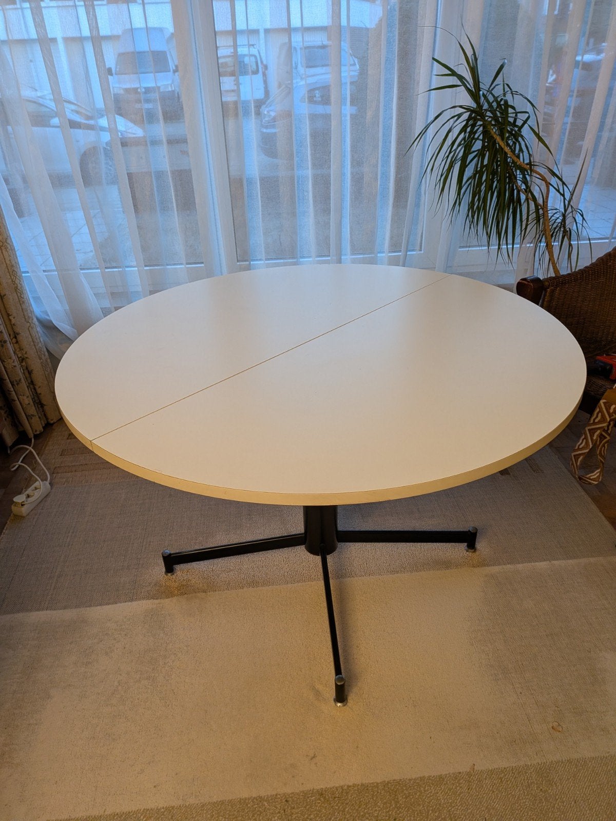 tafel rond,ovaal  vintage, Ophalen, Zo goed als nieuw