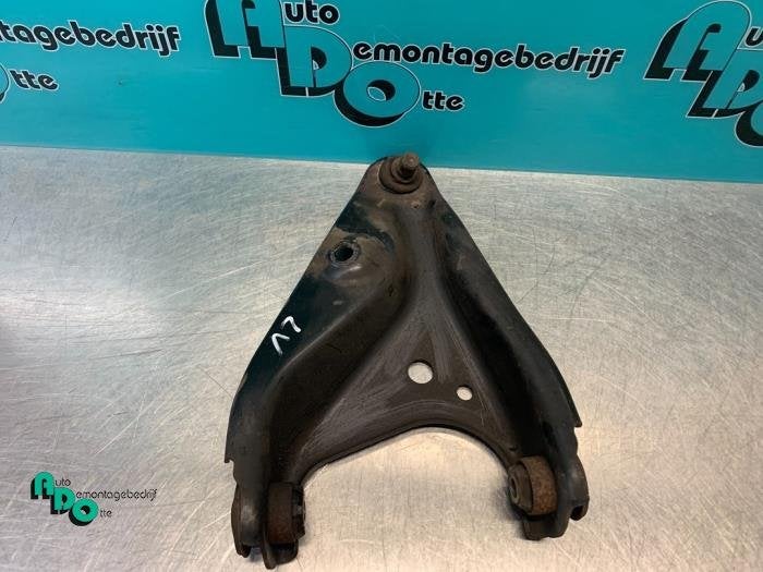 Bras de suspension avant gauche d'un Dacia Logan (Logan 1 04, Dacia, -, 3 mois de garantie, Utilisé