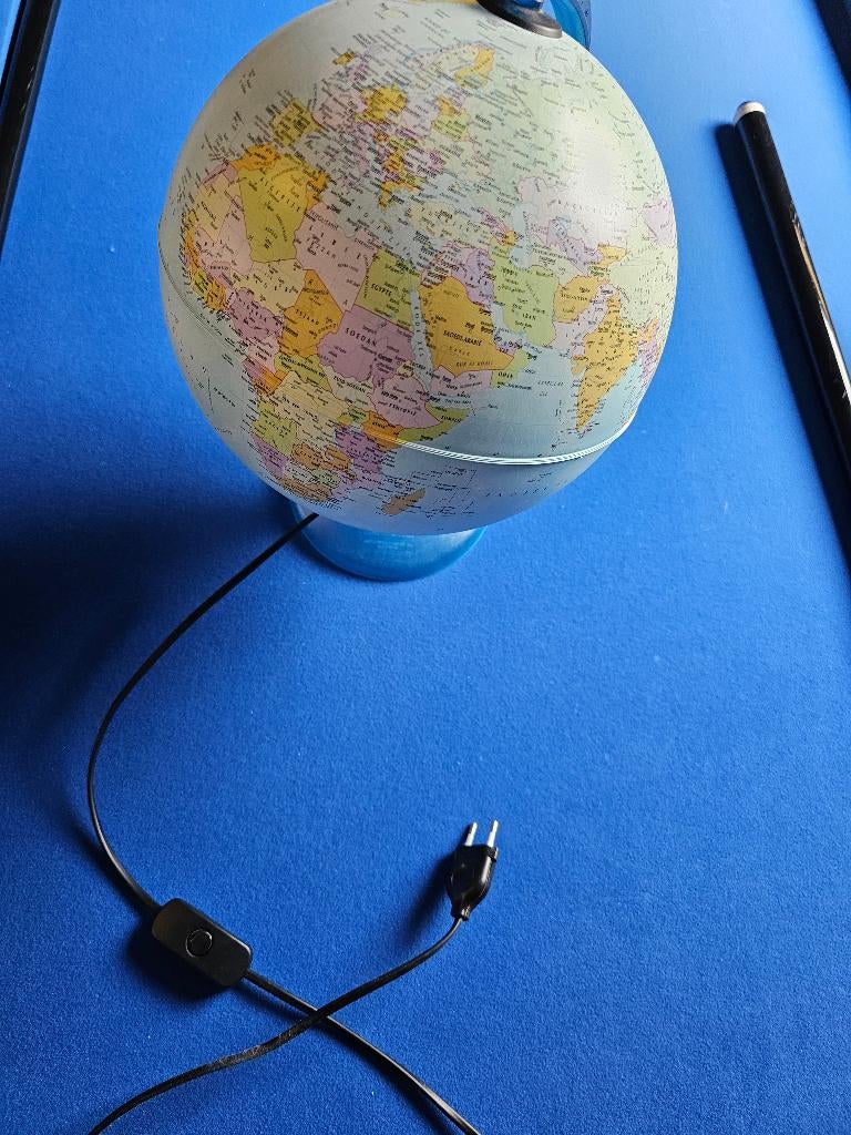Wereldbol met verlichting, Ophalen